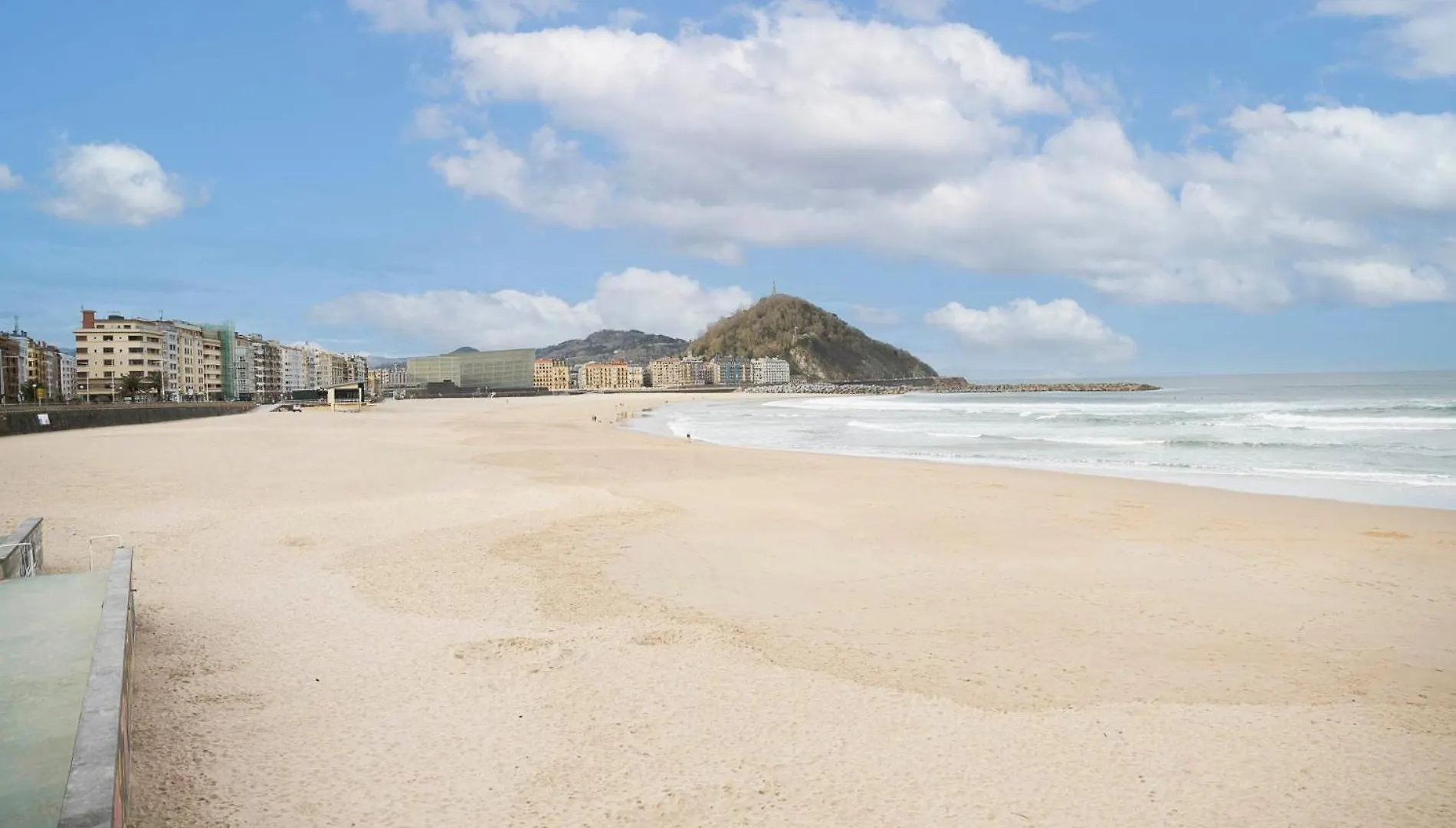 Acogedor Apartamento Frente A La Playa Zurriola En サン・セバスティアン